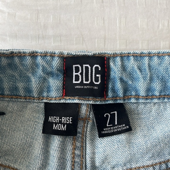 BDG Distressed High Rise Mom Jean 27 Light Wash - Picture 10 of 13